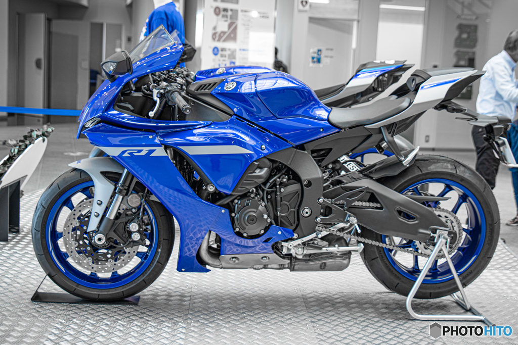 YAMAHA YZF-R1