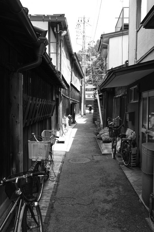 路地を抜けて