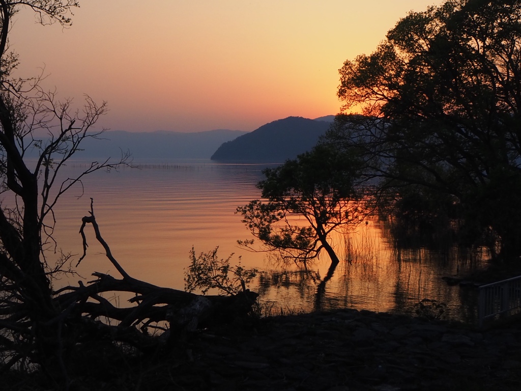 琵琶湖の夕暮れ