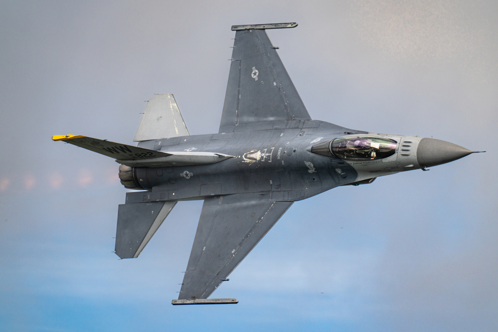 Ｆ-16