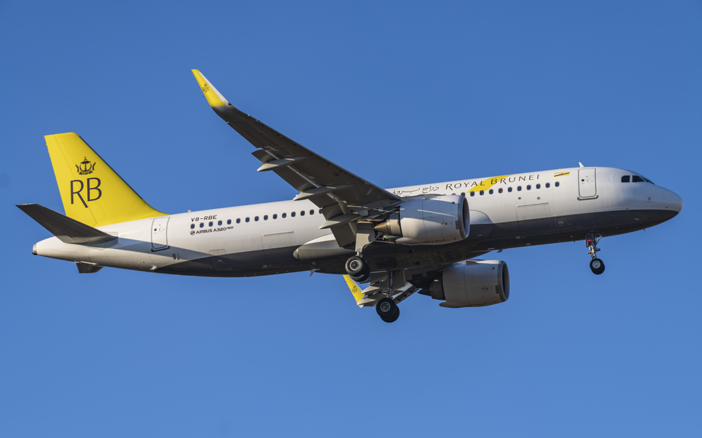 新春　青空にヒコーキ