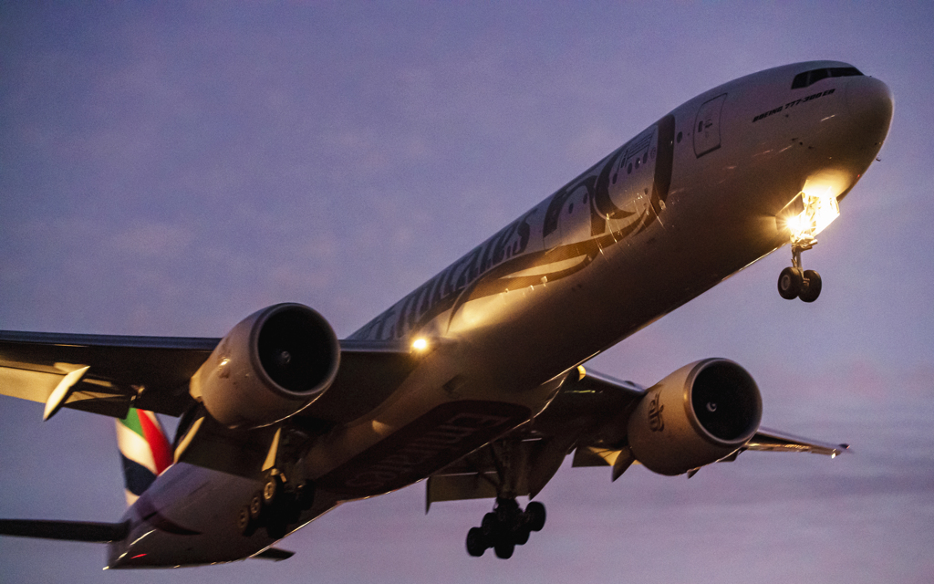 アラブ首長国連邦建国50周年記念機