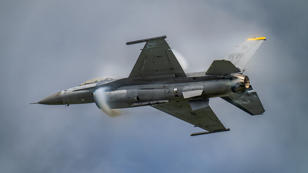Ｆ-16