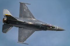 Ｆ-16