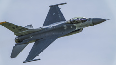 Ｆ-16