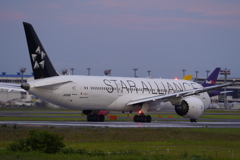 成田空港　さくらの山より