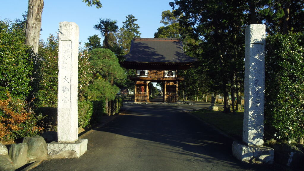 2012/12/24_広徳寺の門