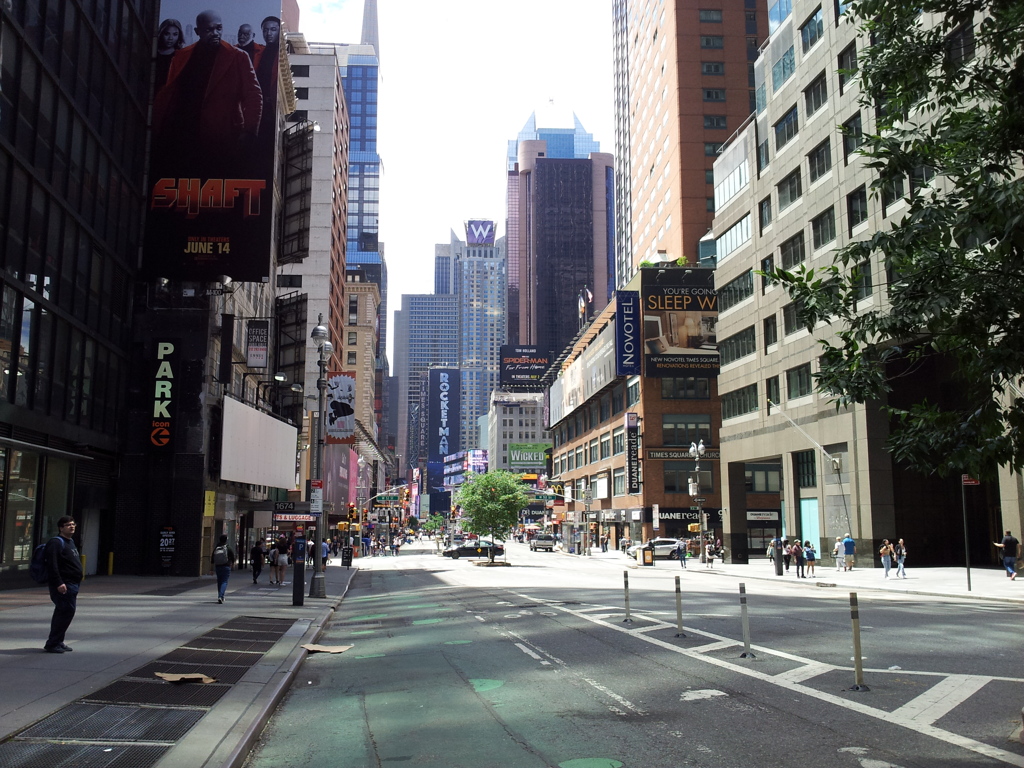 2019/06/15_ブロードウェイと53ストリート交差点から南方面を望む