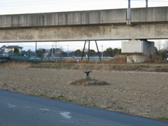 2012/02/11_田んぼの中の祠