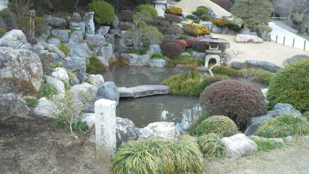2013/01/13_聖天院 高麗殿池