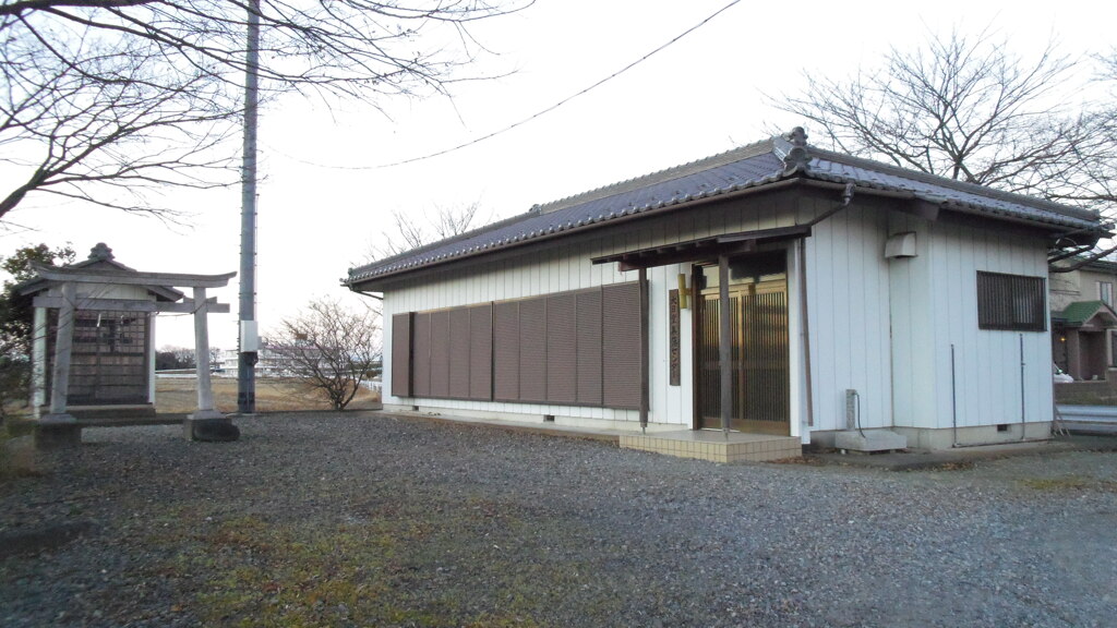 2012/12/24_大日堂集落センターと稲荷神社