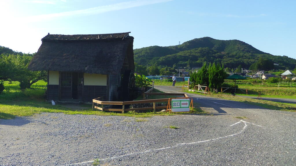 2013/09/17_巾着田の水車小屋と日和田山