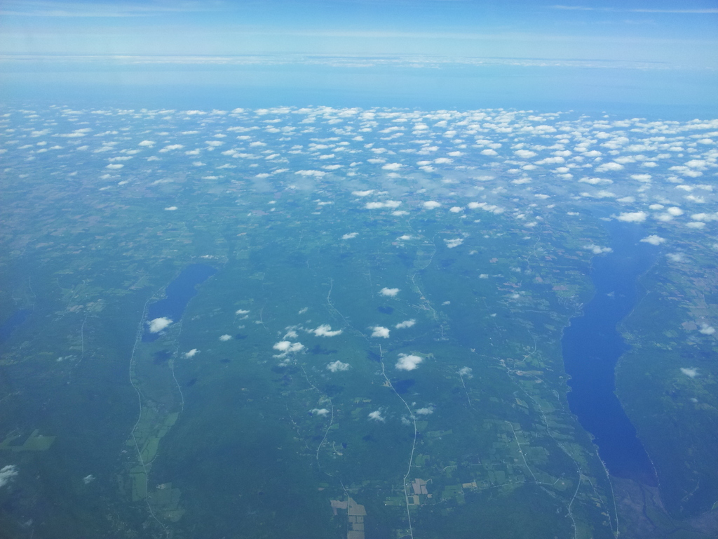2019/06/17_機窓風景 ハニーオアイ湖とキャナンデイグア湖