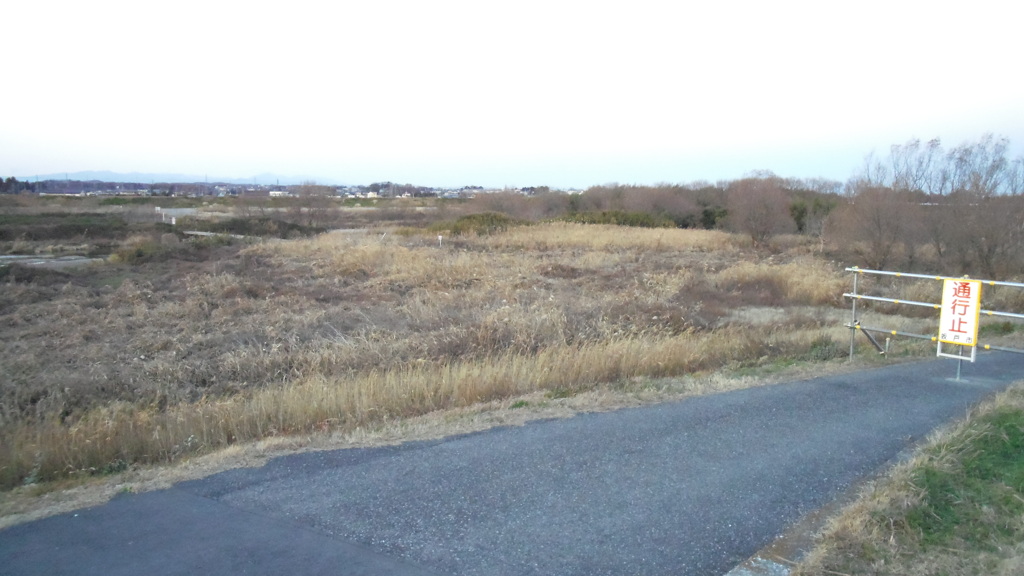 2012/12/16_通行止めの先の冠水橋