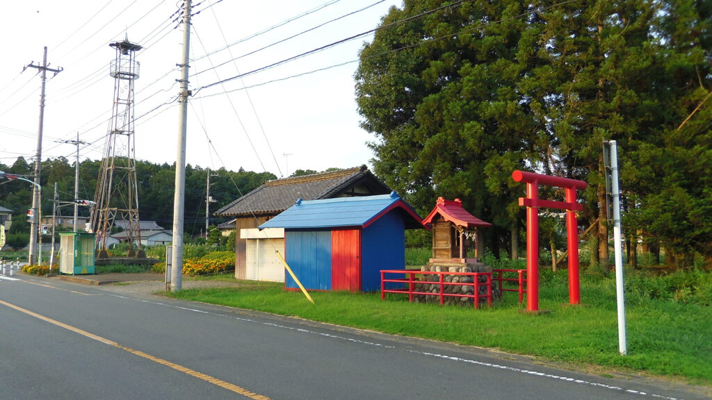 2013/08/17_小さな神社と火の見櫓