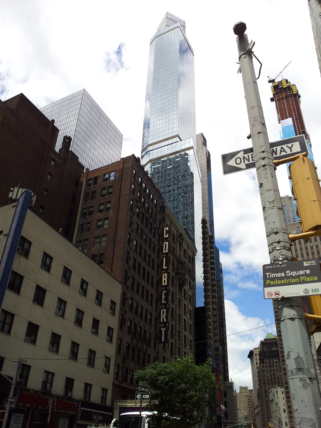 2019/06/14_ブロードウェイと53ストリート交差点から北方面を望む