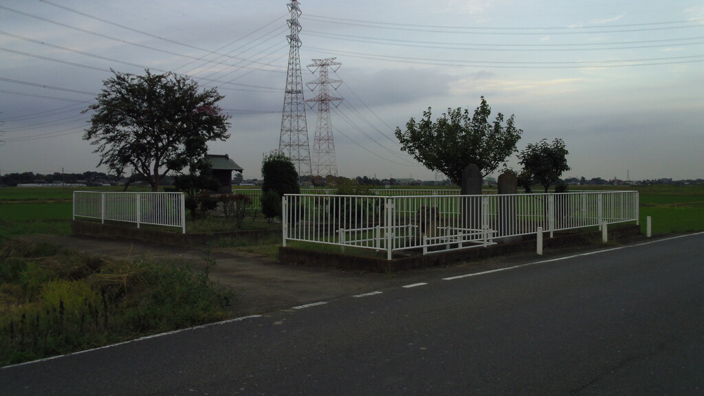 2012/09/29_田んぼの中の社