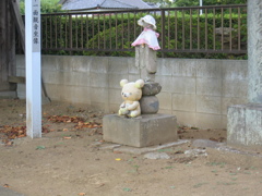 2012/09/15_観蔵院入口の小さなお地蔵さんとリラックマ