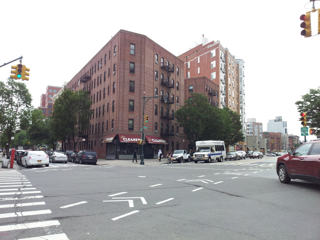 2019/06/16_セント・ニコラス街と124ストリート交差点