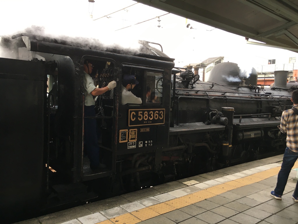 2019/10/19_寄居駅でSLに遭遇