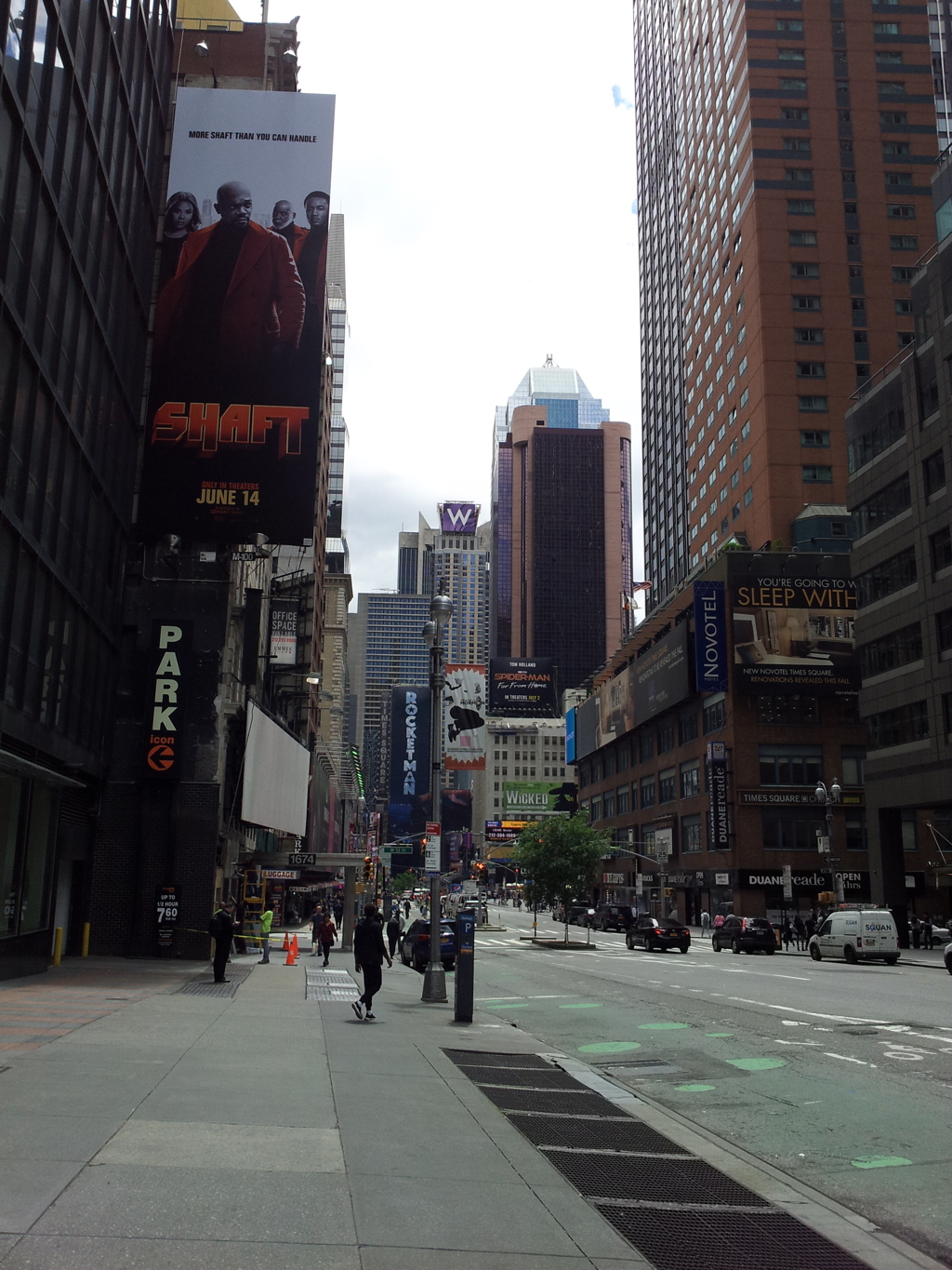 2019/06/14_ブロードウェイと53ストリート交差点から南方面を望む