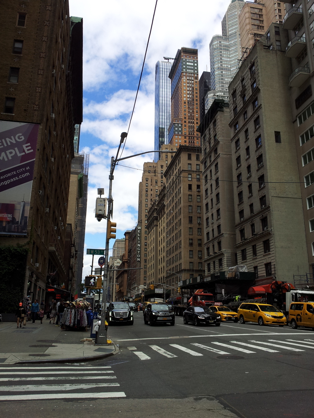 2019/06/14_7番街と53ストリート交差点から北方面を望む