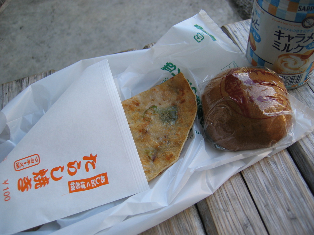 2012/10/20_たらし焼きと饅頭とキャラメルミルク