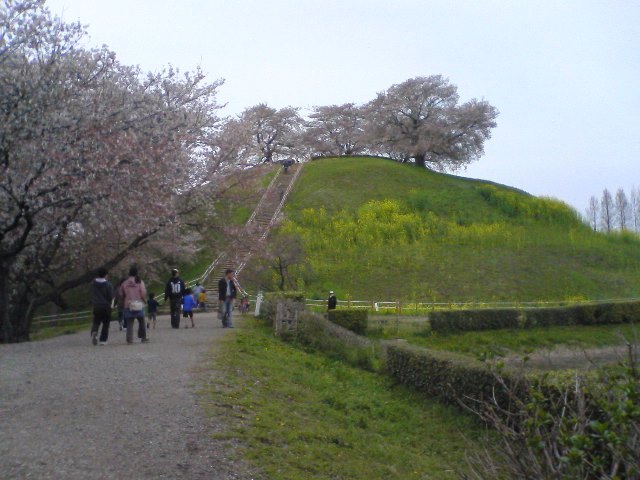 2012/04/15_さきたま古墳公園 丸墓山古墳