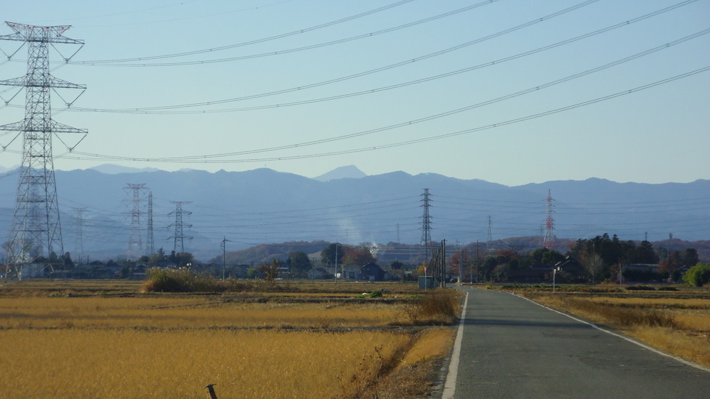 2013/11/30_外秩父の山々の向こうに武甲山?