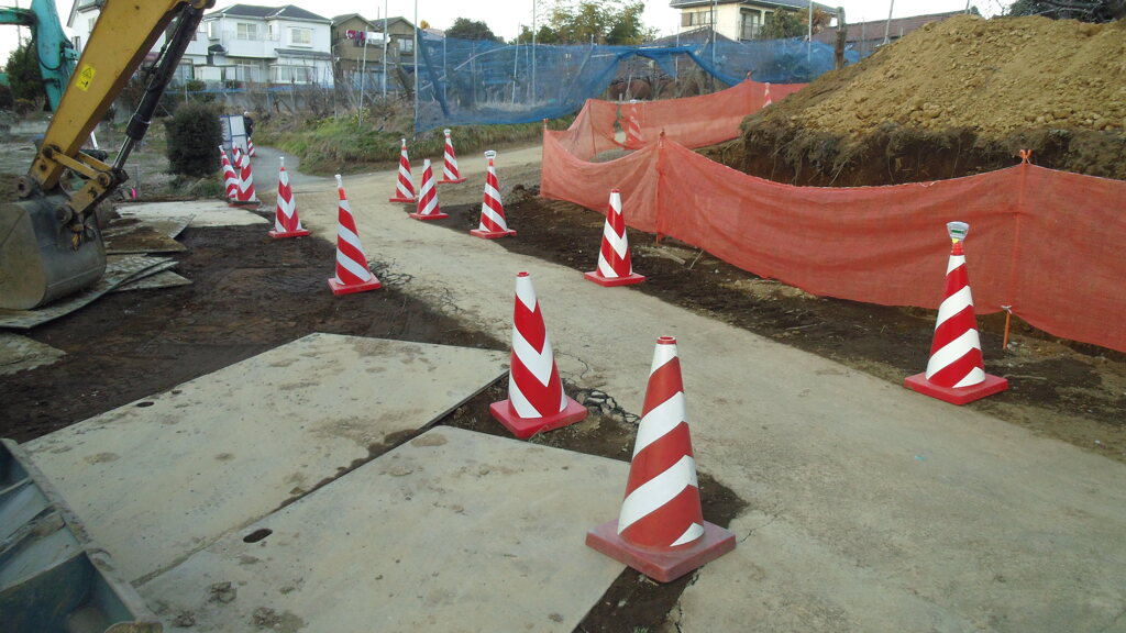 2013/01/27_畑の中の道は工事中