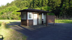 2013/05/03_あじさい山公園駐車場のトイレ