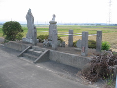 2012/09/09_田んぼの中の石像