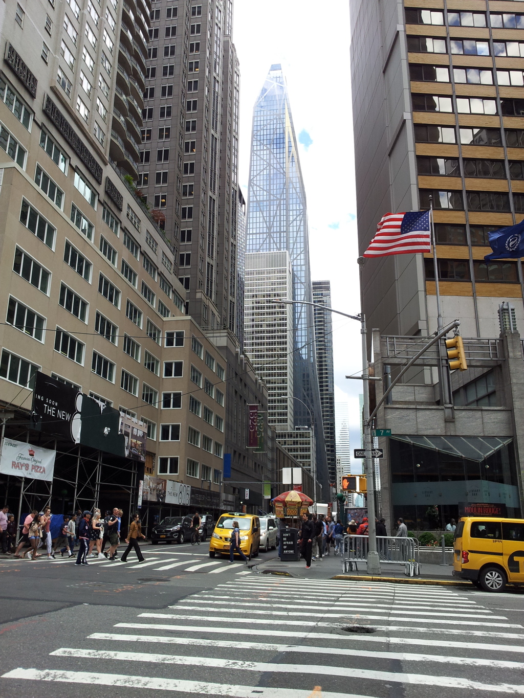 2019/06/14_7番街と53ストリート交差点から東方面を望む