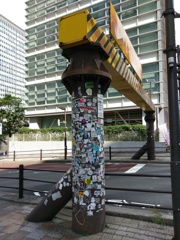 2019/09/20_ステッカーだらけの柱