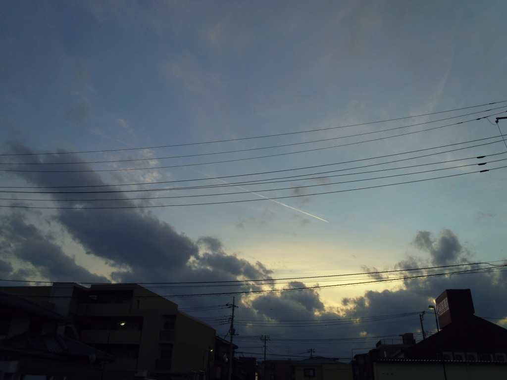 2016/11/26_夕空に飛行機雲