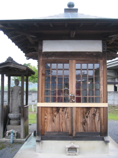 2012/06/24_伊奈大針の墓地のお堂とお地蔵さん