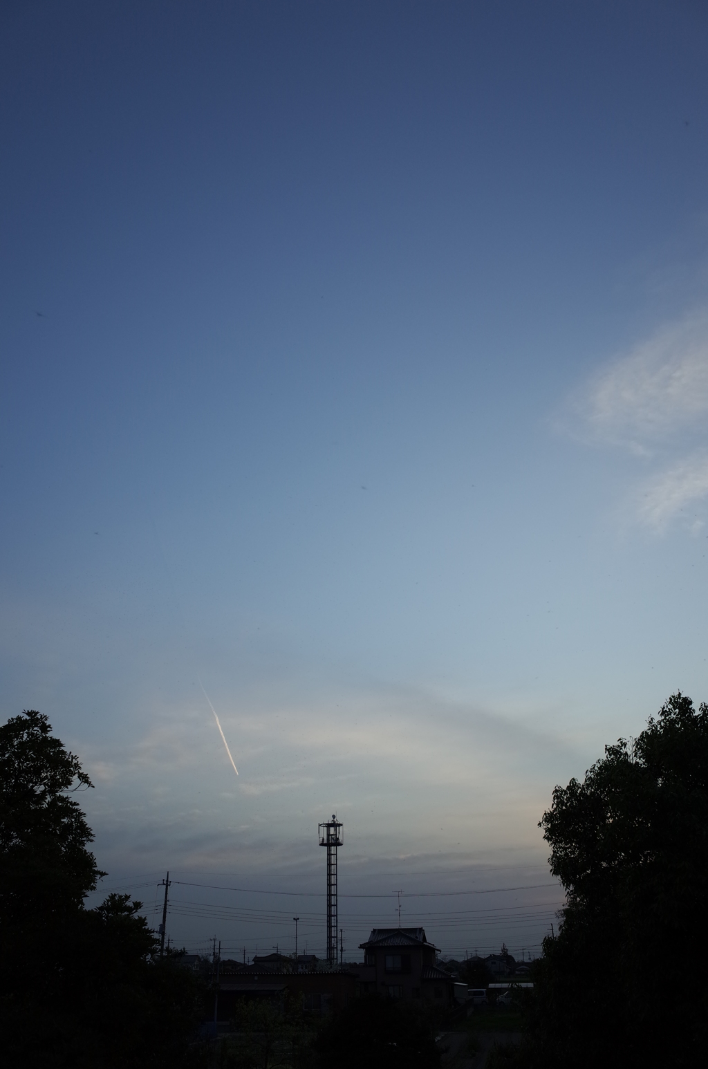 2015/04/18_夕空に飛行機雲