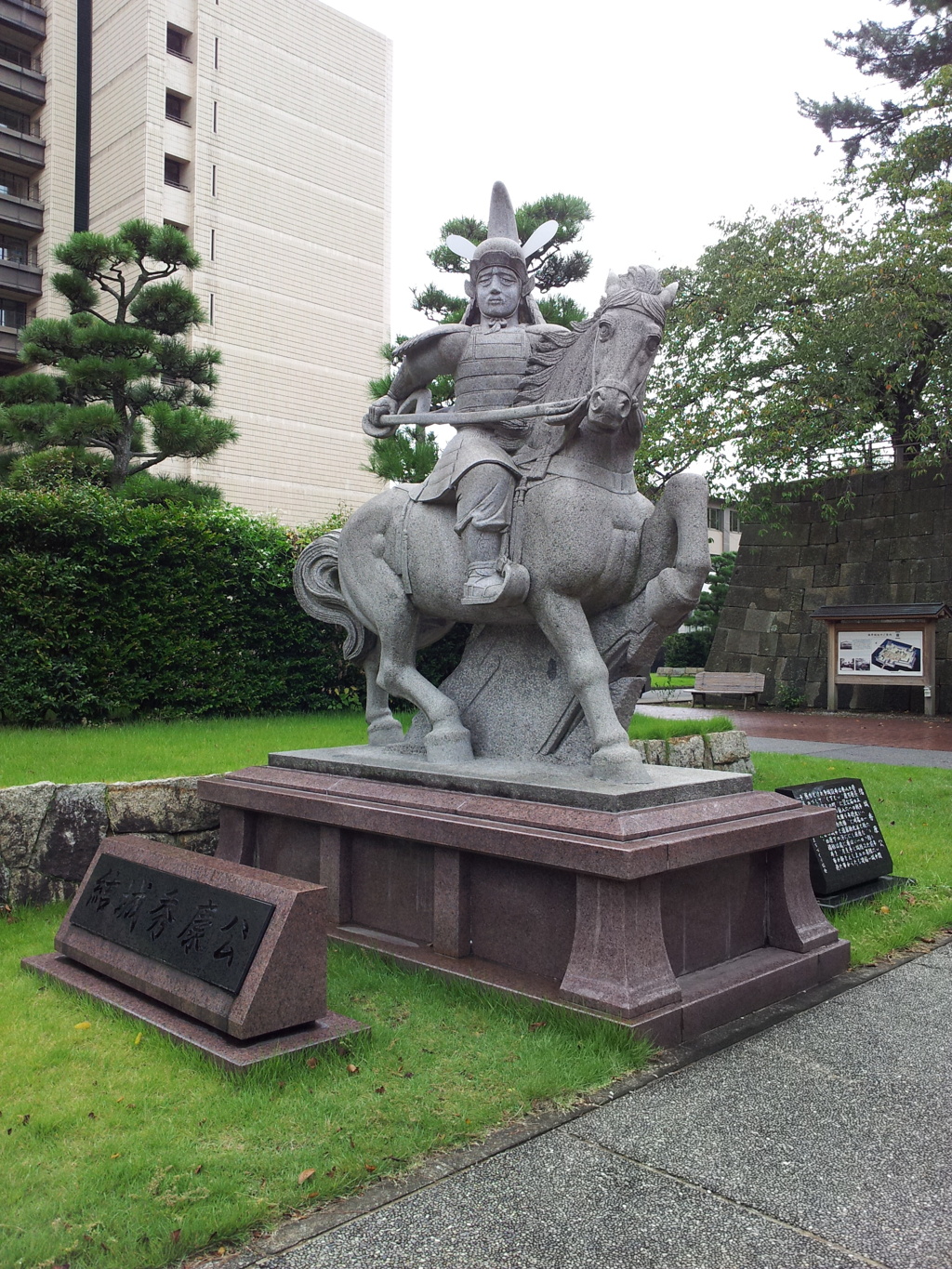 2019/09/24_福井城址 結城秀康像