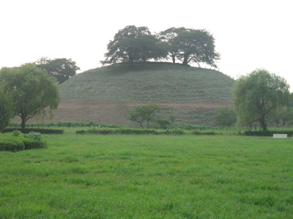 2009/08/22_さきたま古墳公園 丸墓山古墳