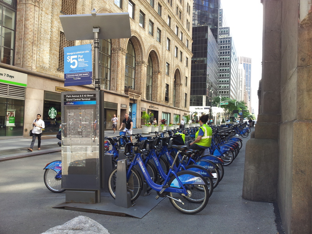 2019/06/15_グランド・セントラル駅前のレンタサイクル