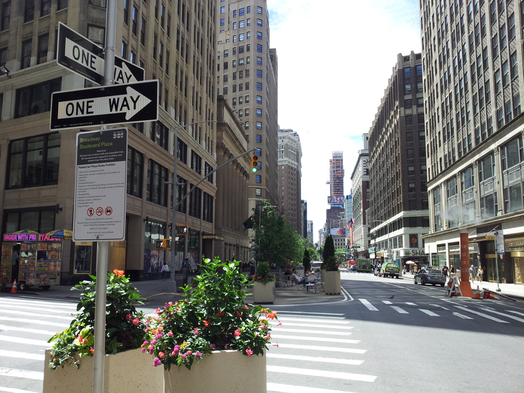 2019/06/15_ブロードウェイと37ストリート交差点から南方面を望む