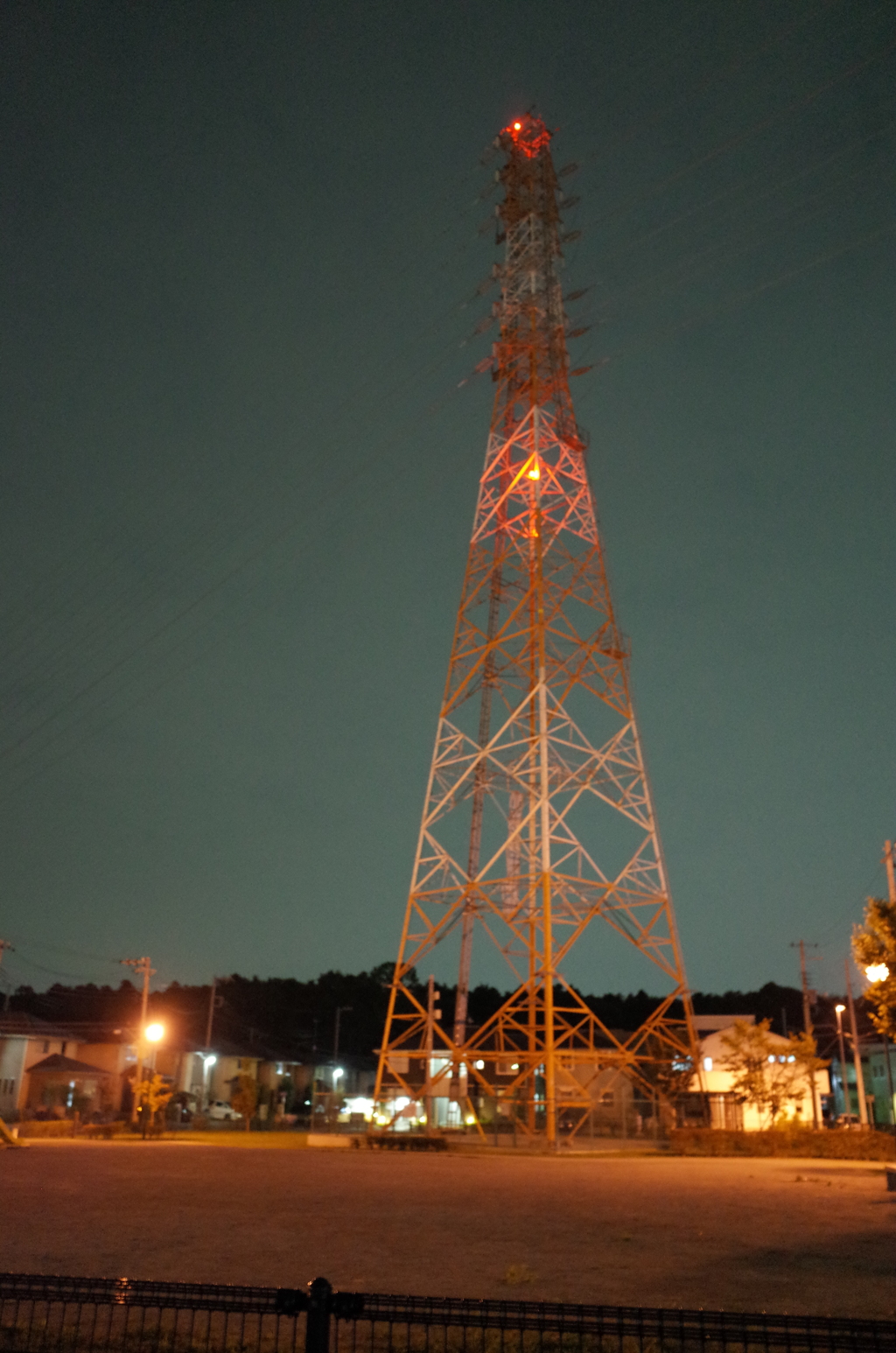 2014/10/12_夜のつつじ公園の鉄塔（没カット）