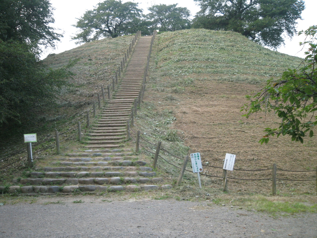 2009/08/22_さきたま古墳公園 丸墓山古墳