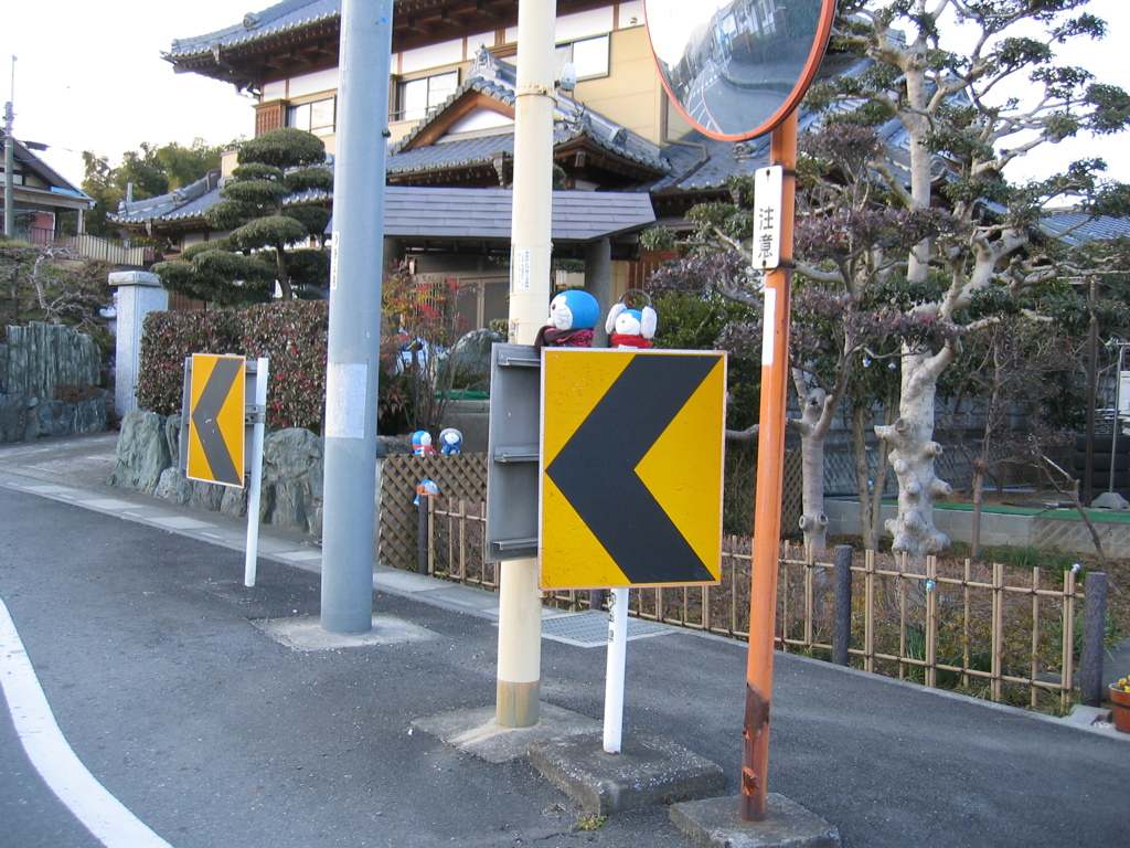 2012/01/28_路傍のドラえもんたち