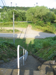 2012/08/25_利根川河川敷への階段