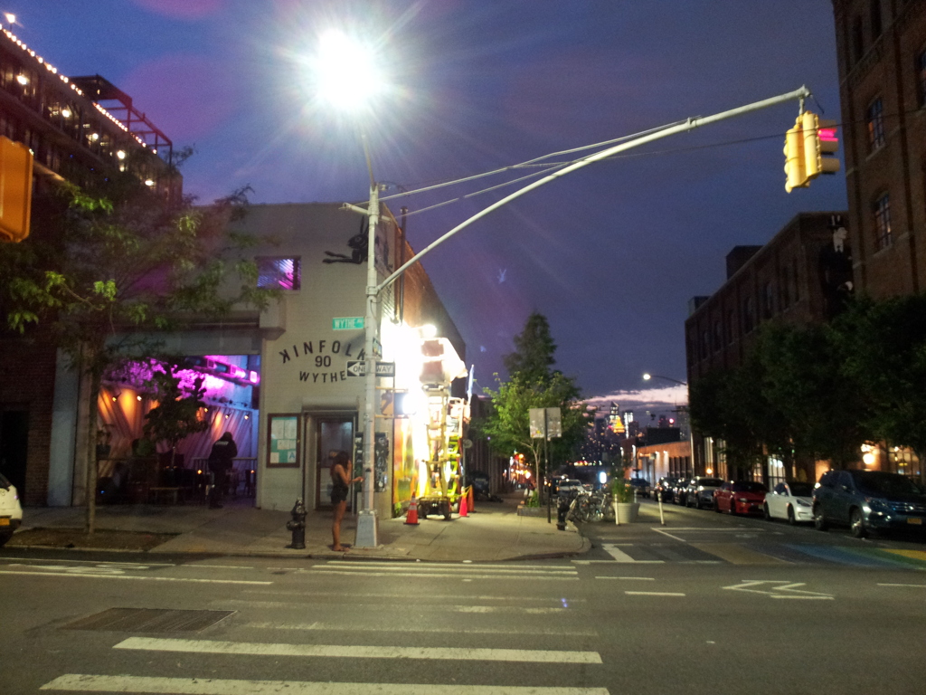 2019/06/16_ウィズ街と北11ストリート交差点の夕暮れ