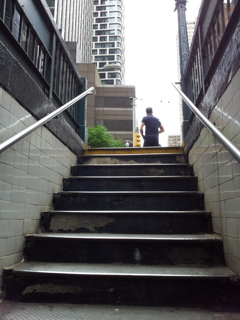 2019/06/14_7アベニュー駅から地上に出る