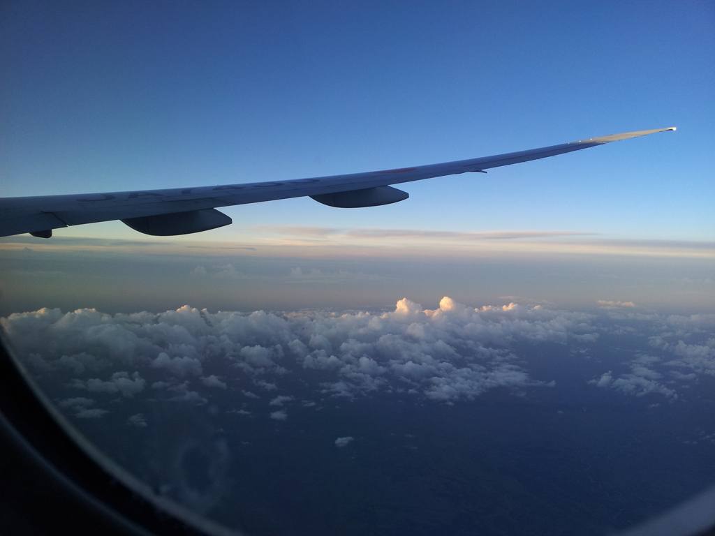 2019/06/14_機窓風景 朝日に照らされる雲