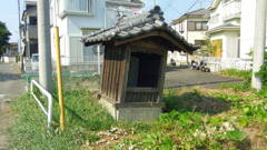 2013/08/18_傾いた祠