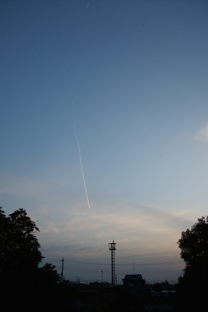 2015/04/18_夕空に飛行機雲
